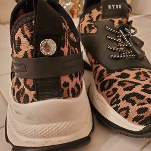 Leopard print sneaker